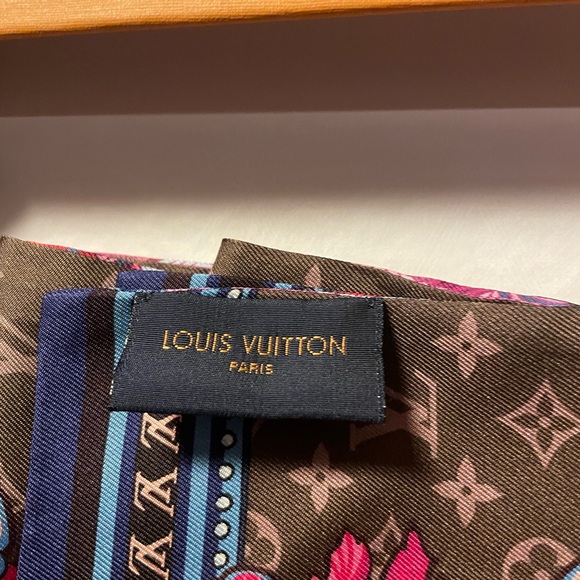 Louis Vuitton Silk "Louis A Paris" Bandeau Fuchsia - Picture 6 of 7